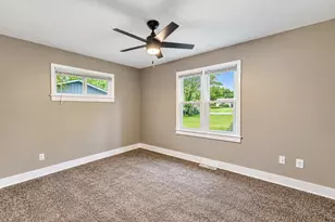 922 Hayes St, Crown Point, IN 46307 - Photo 13