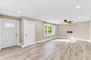 922 Hayes St, Crown Point, IN 46307 - Photo 3