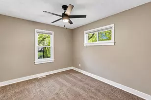 922 Hayes St, Crown Point, IN 46307 - Photo 11