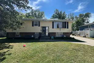 311 W 40th Ln, Griffith, IN 46319 - Photo 1