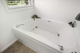 306 Heatherwood Dr E, Valparaiso, IN 46383 - Photo 17