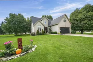 306 Heatherwood Dr E, Valparaiso, IN 46383 - Photo 3