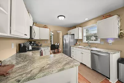 306 Heatherwood Drive E, Valparaiso, IN 46383 - Photo 9