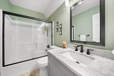 306 Heatherwood Drive E, Valparaiso, IN 46383 - Photo 25