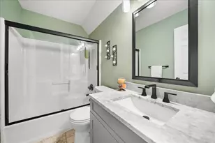 306 Heatherwood Dr E, Valparaiso, IN 46383 - Photo 25
