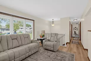 909 Tyler Ave, Dyer, IN 46311 - Photo 3