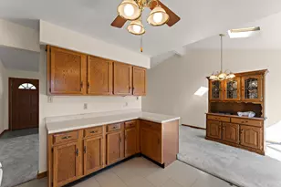 7465 Grant St, Merrillville, IN 46410 - Photo 9