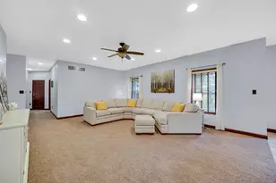 211 Trailcreek Dr, Chesterton, IN 46304 - Photo 5