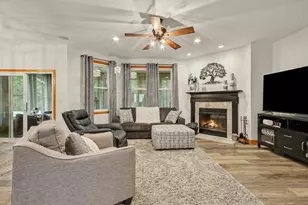 726 Cinnamon Teal Ct, Hobart, IN 46342 - Photo 5