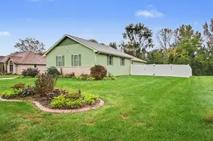 726 Cinnamon Teal Ct, Hobart, IN 46342 - Photo 3