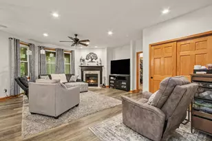 726 Cinnamon Teal Ct, Hobart, IN 46342 - Photo 7