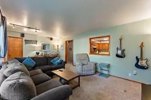 215 N Linda St, Hobart, IN 46342 - Photo 5
