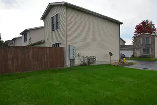 548 Briarwood Dr, Dyer, IN 46311 - Photo 3