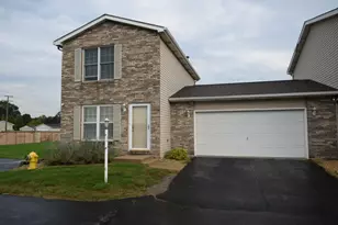 548 Briarwood Dr, Dyer, IN 46311 - Photo 1