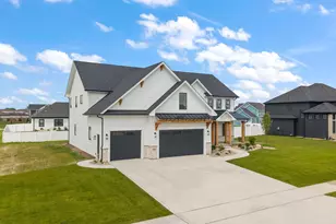 9400 Iris Dr, Saint John, IN 46373 - Photo 5
