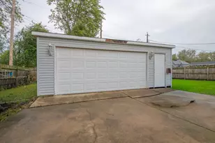114 E Manor Dr, Griffith, IN 46319 - Photo 9