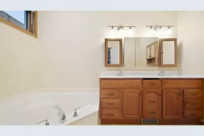 5011 Waters Edge Drive, Valparaiso, IN 46383 - Photo 15