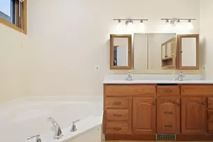 5011 Waters Edge Dr, Valparaiso, IN 46383 - Photo 15