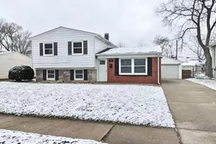 934 N Oakwood Ave, Griffith, IN 46319 - Photo 1