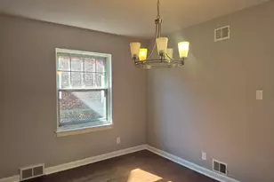 561 W Taft St, Gary, IN 46404 - Photo 9