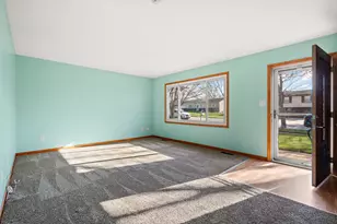 9542 Roosevelt Pl, Crown Point, IN 46307 - Photo 7