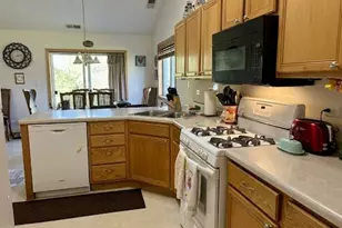 6870 Avocet Cir, Hobart, IN 46342 - Photo 9