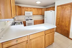 11538 Homestead Village Ct, Saint John, IN 46373 - Photo 9