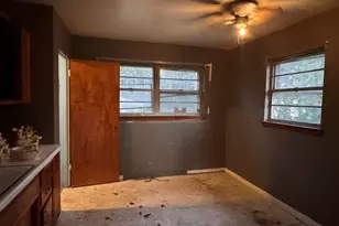 571 Dallas St, Gary, IN 46406 - Photo 11