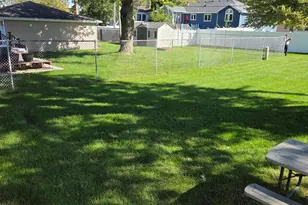 9851 Delaware Pl, Highland, IN 46322 - Photo 5