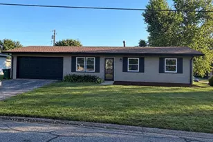 394 Sandalwood Dr, Valparaiso, IN 46385 - Photo 1