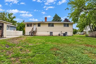 311 W 40th Ln, Griffith, IN 46319 - Photo 17