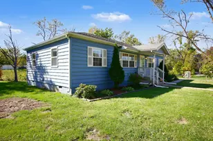 353 Maple St, Crown Point, IN 46307 - Photo 5