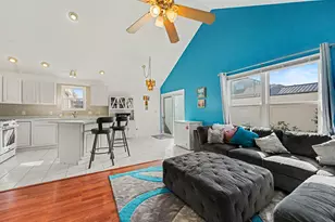452 Edgewater Dr, Hobart, IN 46342 - Photo 5