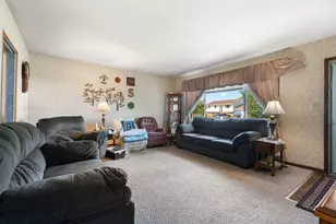 423 Stratford Ln, Schererville, IN 46375 - Photo 5