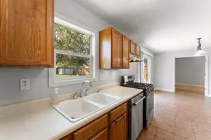 724 Capitol Rd, Valparaiso, IN 46385 - Photo 13