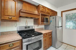 3023 Edgewood St, Portage, IN 46368 - Photo 5