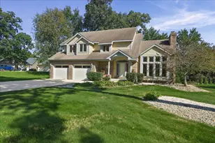 437 Forestwood Dr, Valparaiso, IN 46385 - Photo 3