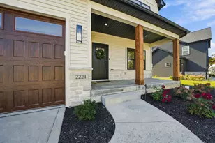 2221 Easton Park Dr, Chesterton, IN 46304 - Photo 3
