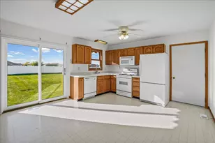 8404 Ellsworth Pl, Merrillville, IN 46410 - Photo 9