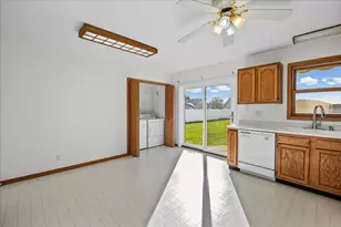8404 Ellsworth Pl, Merrillville, IN 46410 - Photo 7
