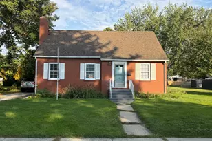 427 N Kelly St, Hobart, IN 46342 - Photo 1