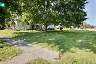 312 E Washington St, Kentland, IN 47951 - Photo 3