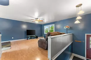 806 N Wheeler St, Griffith, IN 46319 - Photo 3