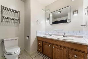 806 N Wheeler St, Griffith, IN 46319 - Photo 19