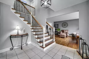 1517 Knighthood Dr, Dyer, IN 46311 - Photo 3