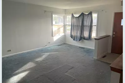 560 N Tippecanoe Place, Gary, IN 46403 - Photo 5