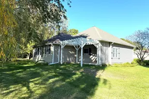 202 Kraus Dr, Valparaiso, IN 46383 - Photo 5