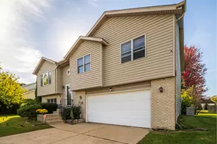 129 Pheasant Run Dr, Hobart, IN 46342 - Photo 3