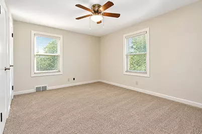 907 E 19th Street, La Porte, IN 46350 - Photo 9