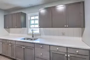1012 Elmhurst St, Valparaiso, IN 46385 - Photo 11